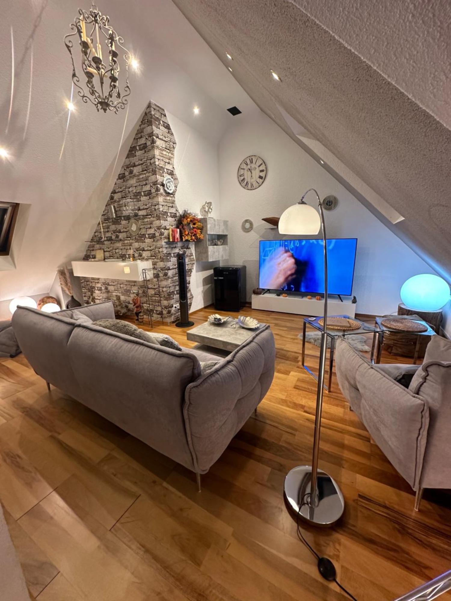 Zentrale Maisonette Mit Buero & Parkplatz Griesheim  Eksteriør bilde