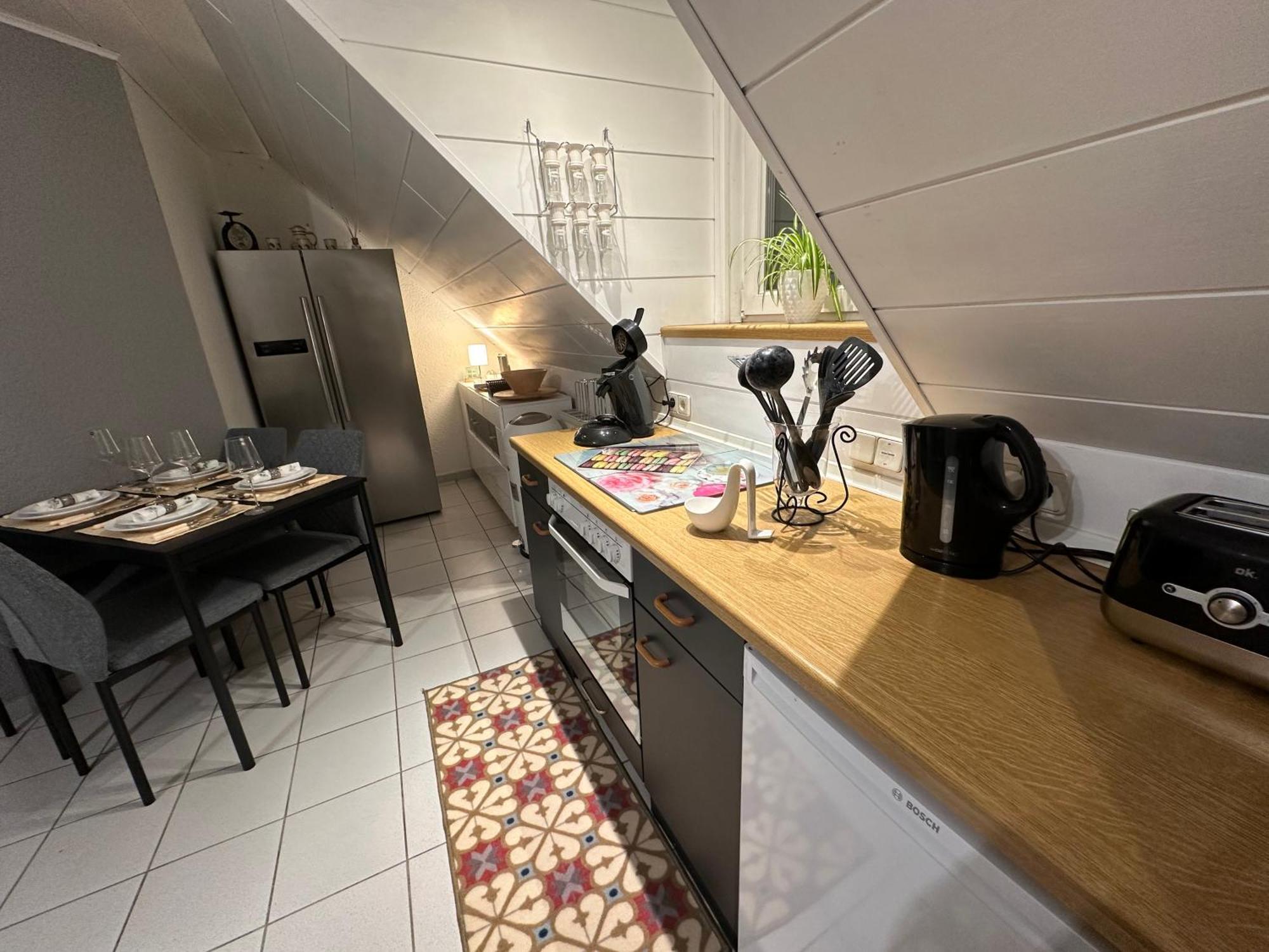 Zentrale Maisonette Mit Buero & Parkplatz Griesheim  Eksteriør bilde